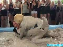 Notgeile Girls lieben Aufblastoys Notgeile Girls lieben Aufblastoys