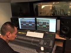 Gemischtrassiger Dreier im Tonstudio Gemischtrassiger Dreier im Tonstudio