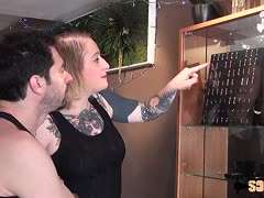 youporn-pornos anal-pornos fetisch-pornos blondinen-pornos arsch bumsen, rasierte möse, blonde schlampe, pov, blondine beim blasen, tätowierte blondine