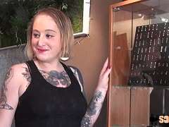 youporn-pornos anal-pornos fetisch-pornos blondinen-pornos arsch bumsen, rasierte möse, blonde schlampe, pov, blondine beim blasen, tätowierte blondine