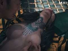 hardcore-pornos fetisch-pornos asiatische-pornos tattoo, gefesselt, gefängnis, polizei, folterinstrumente, gefangen