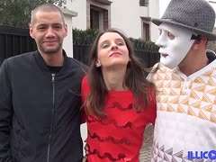 flotter-dreier-pornos xnxx-pornos milf-pornos blasen-pornos mmf, strümpfe, brünette milf, dreier ficken, rasierte milf, milf beim blasen