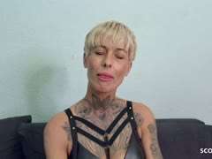 blonde schlampe,strapse,doggystyle,deutsche blondine,casting,tätowierte blondine