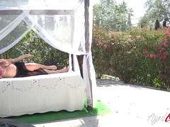 hardcore-pornos milf-pornos dicke-und-fette-pornos milf beim outdoor sex, dicke titten, junger schwanz, verführen, gärtner, cougar