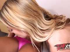 youporn-pornos lesben-pornos interracial-pornos sexspielzeuge-pornos vibrator, fingern, blonde lesben, muschi wichsen, interracial lesben sex, lesben ebony