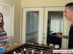 Ashley Adams reitet auf hartem Schwanz rum Ashley Adams reitet auf hartem Schwanz rum